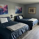 Gamble Farm Inn And Suites