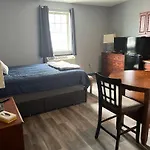 Gamble Farm Inn And Suites
